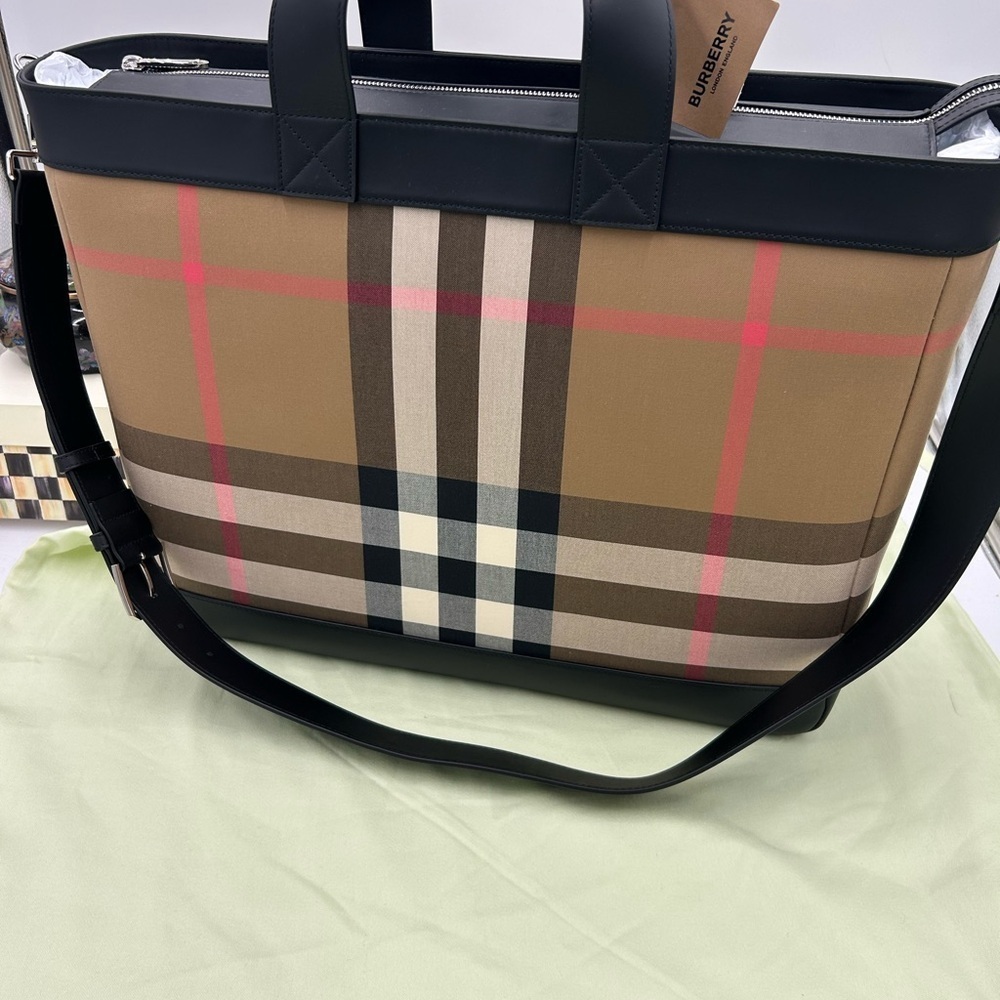 Women's Burberry Ormond giant leather check tote bag made in Italy NWT - Picture 2 of 14